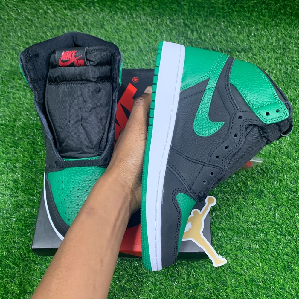 2020 Air Jordan 1 Retro High OG “Pine Green 2.0” - Picture 6 of 13